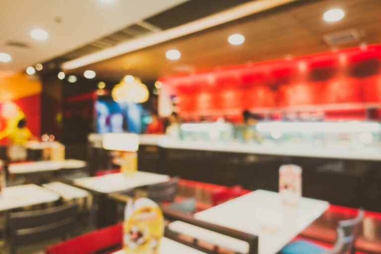 Los locales comerciales como restaurantes, bares, clubes nocturnos o librerías usan el sonic branding como técnica de marketing para atraer nuevos clientes y retener a los anteriores.