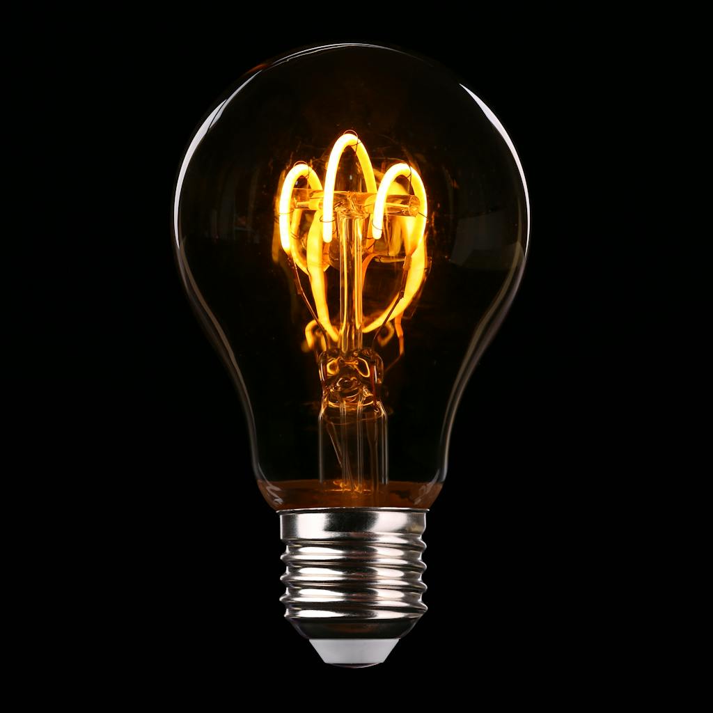 La bombilla es uno de los símbolos clásicos para representar la creatividad. En materia de contratos, la creatividad es crucial.