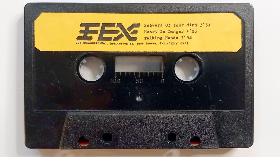 Cassette que contiene la canción Subways of Your Mind del grupo FEX